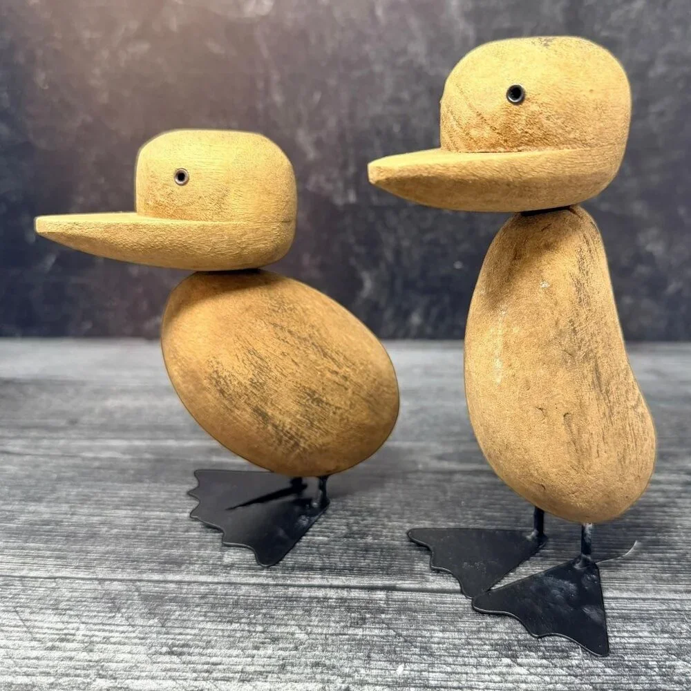 Rustic‎ Distressed Wood Duck Pair with Metal Feet Farmhouse Shelf Decor